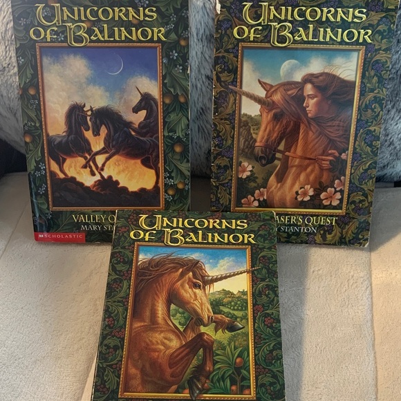 scholastic Other - Unicorns of Balinor chapter books